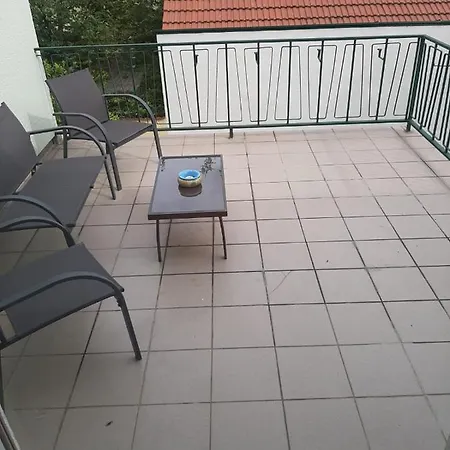 Peter's Montagezimmer Weikersdorf am Steinfelde