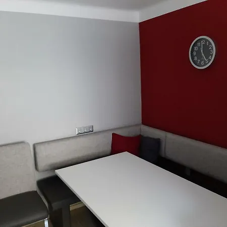 Apartment Peter's Montagezimmer Weikersdorf am Steinfelde